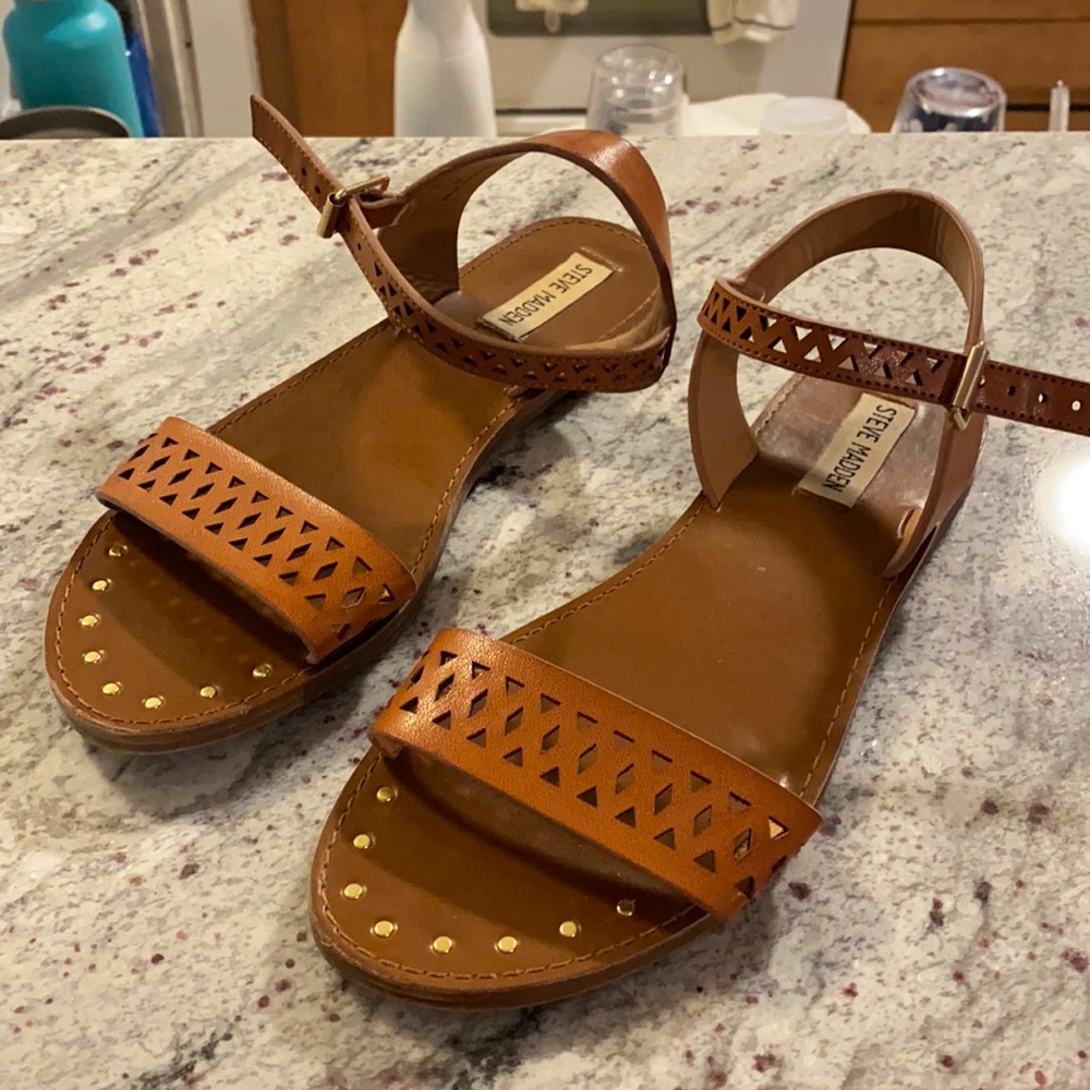 Steve Madden brown leather sandals—size 8